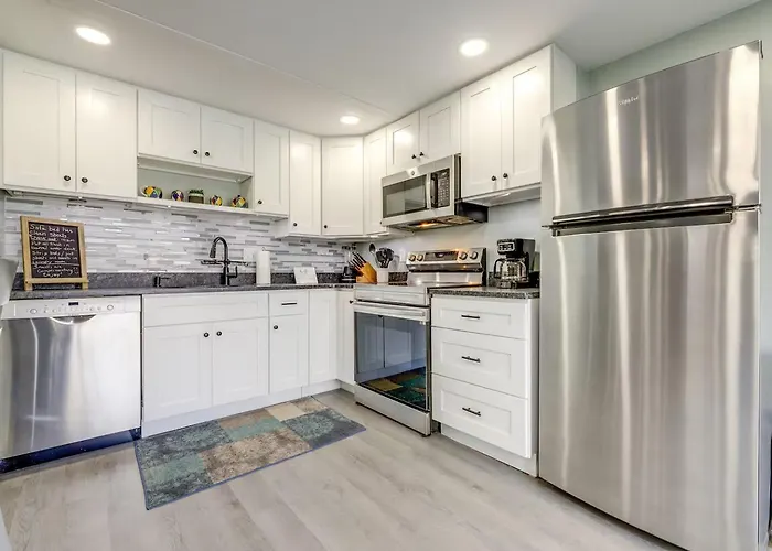 Close To Colleges: Worcester Apt W/ Lake Access!